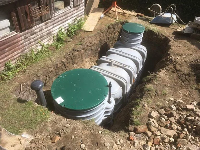 14. Installera Enskilt Avlopp Reningsverk Trekammarbrunn Slamavskiljare 768x576